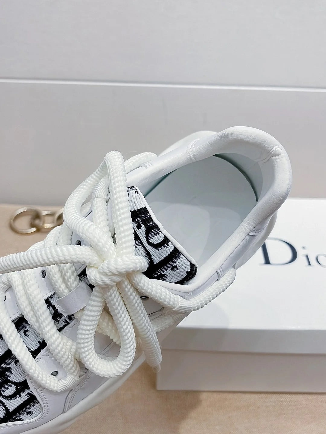 DIO SNEAKERS