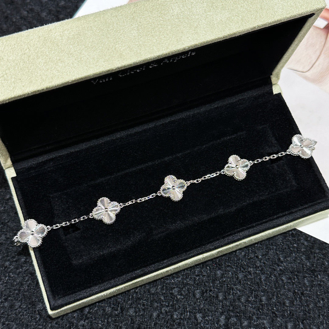 Van & Arpels vintage alhambra bracelet 5 motifs