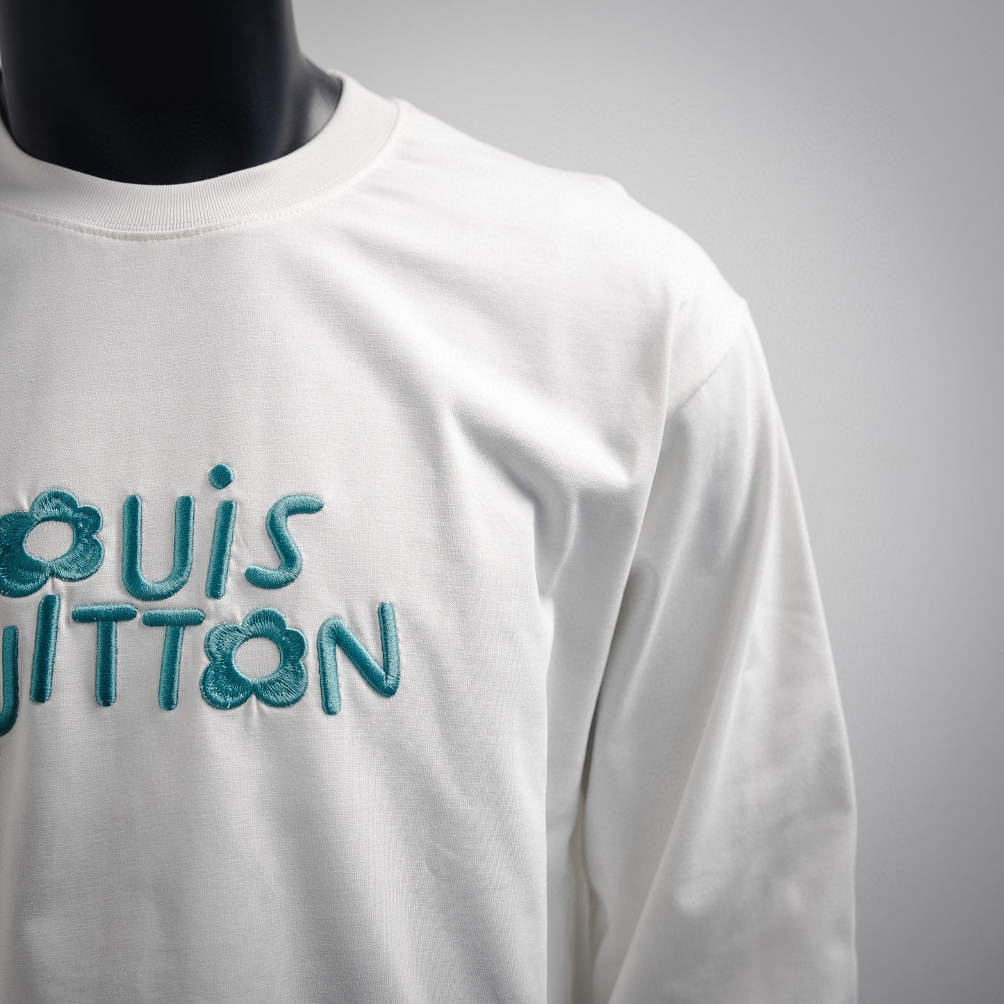 1V embroidered sweatshirt