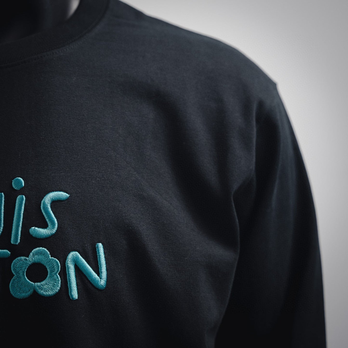 1V embroidered sweatshirt