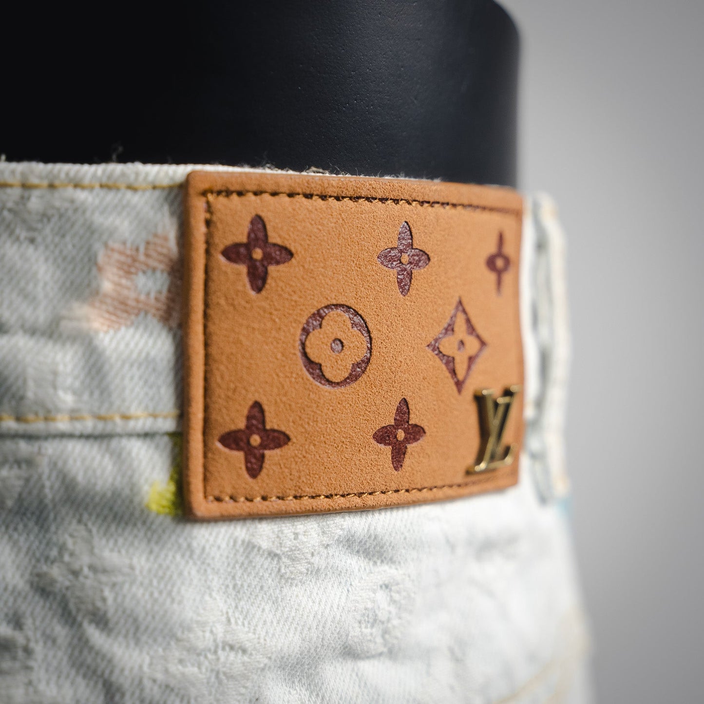 1V x tyle embroidered jeans