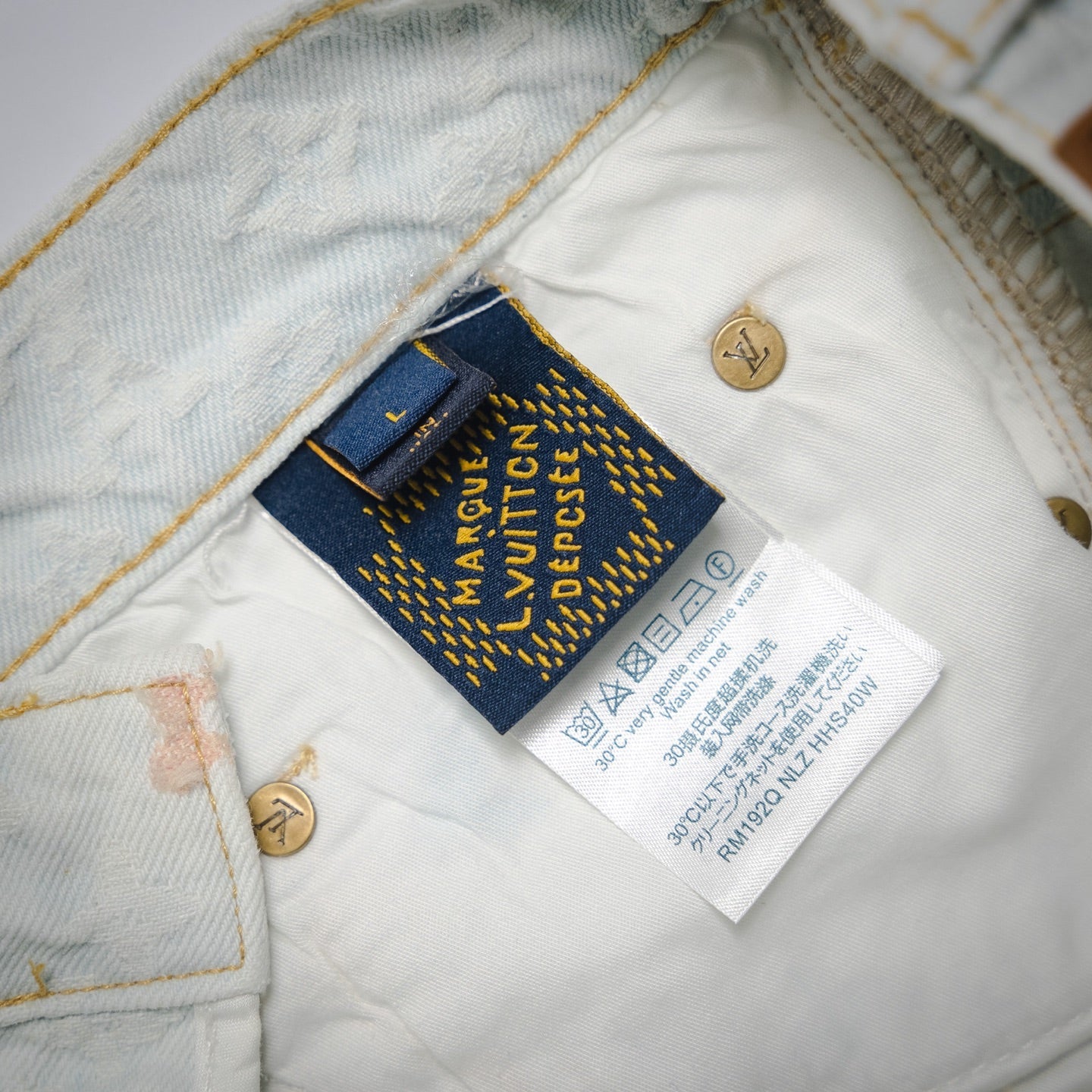 1V x tyle embroidered jeans