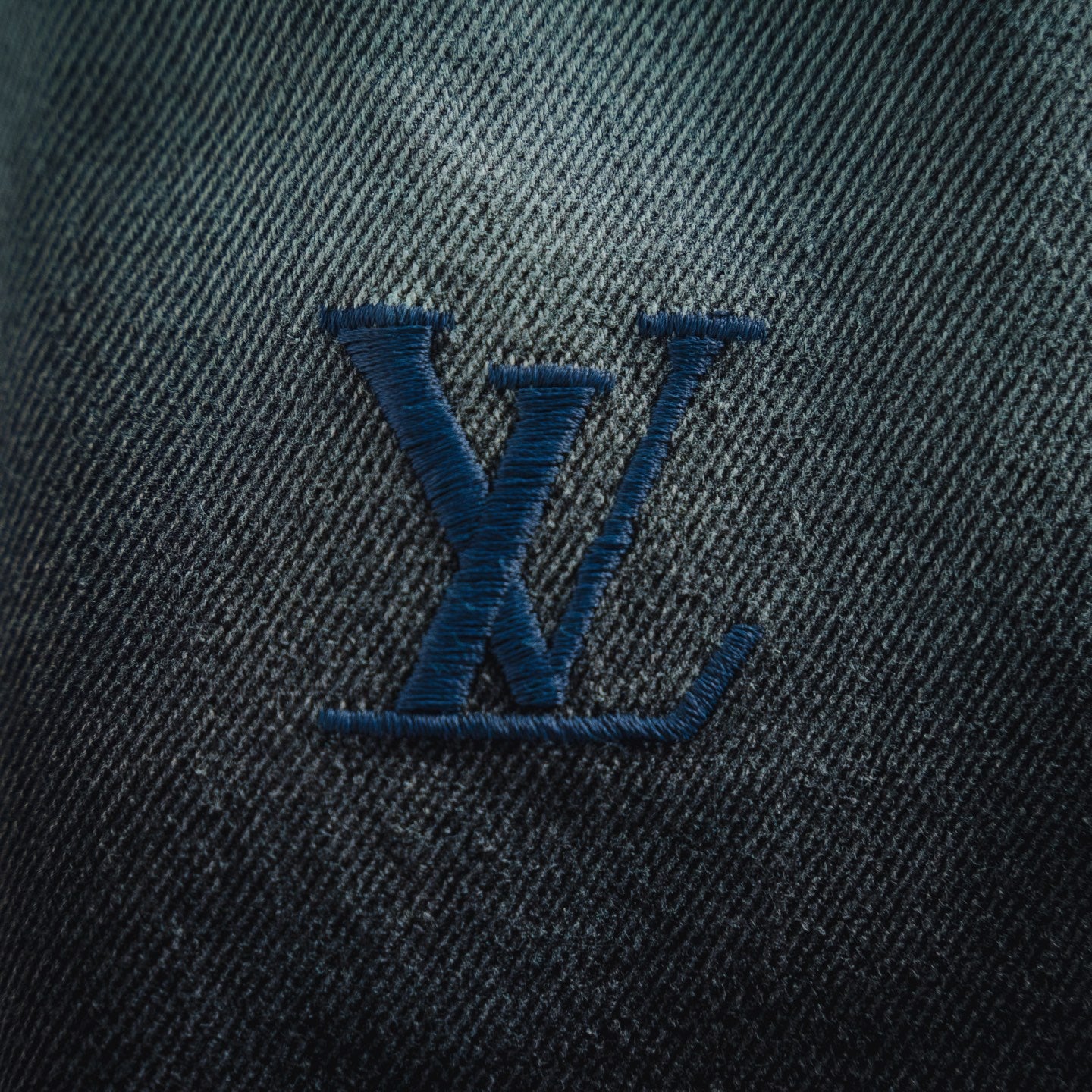 1V 24fw embroidered jeans