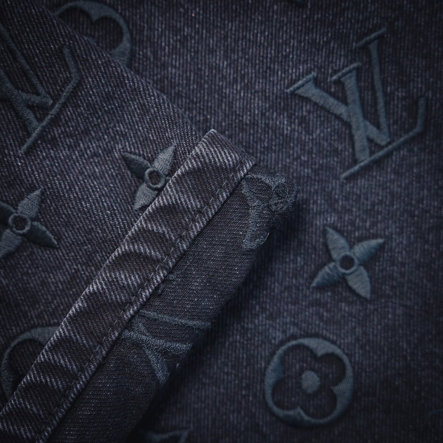 1V 24fw embroidered jeans