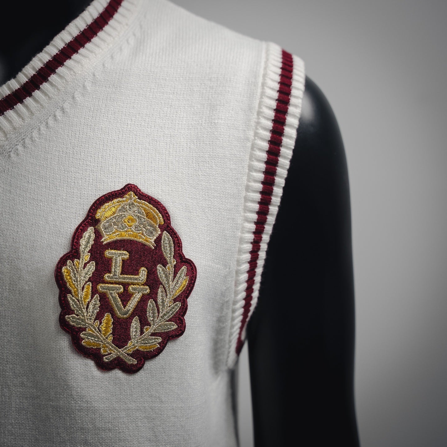 Louis 25ss embroidered knit vest