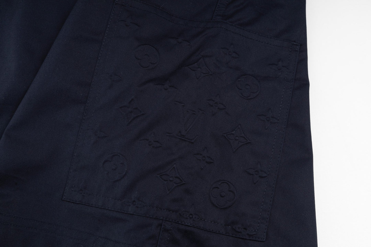 Louis 25ss embossed short