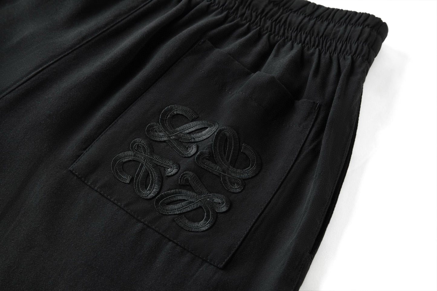 Loe 25ss embroidered pants