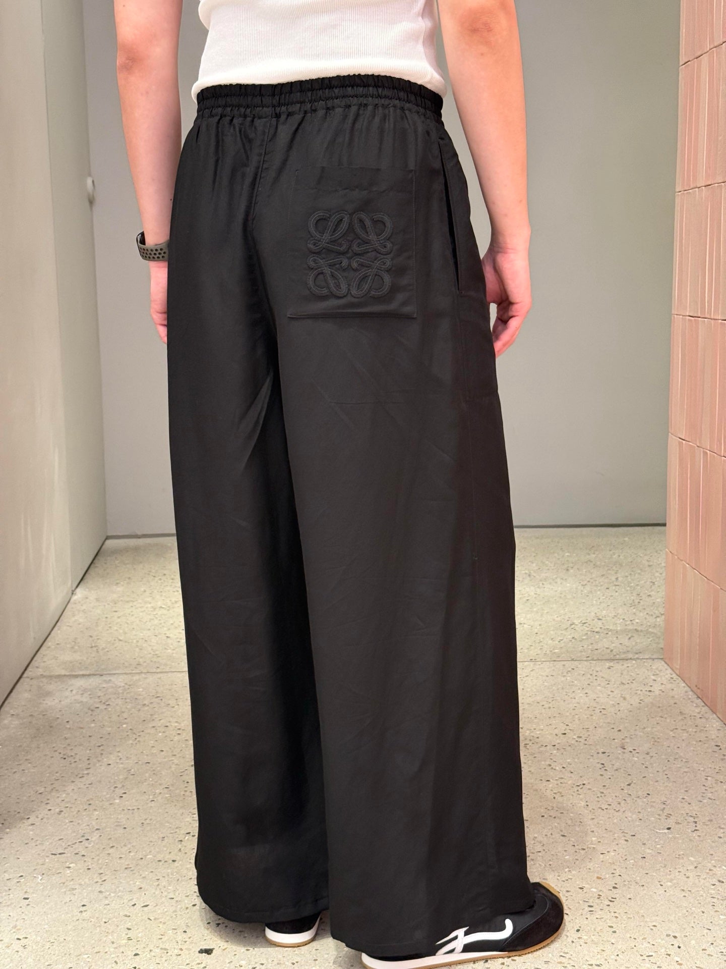 Loe 25ss embroidered pants