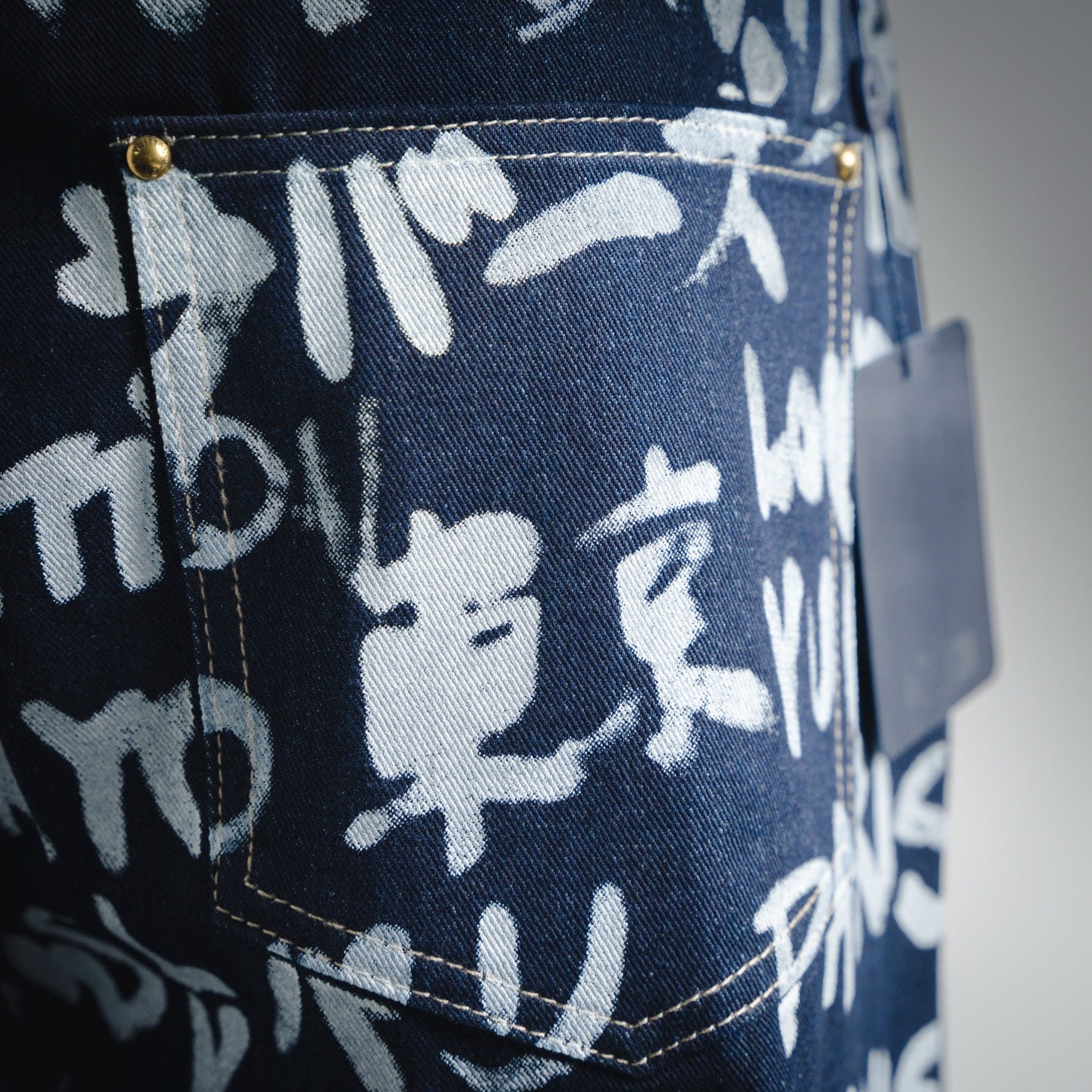 Louis 25fw grafflti jeans