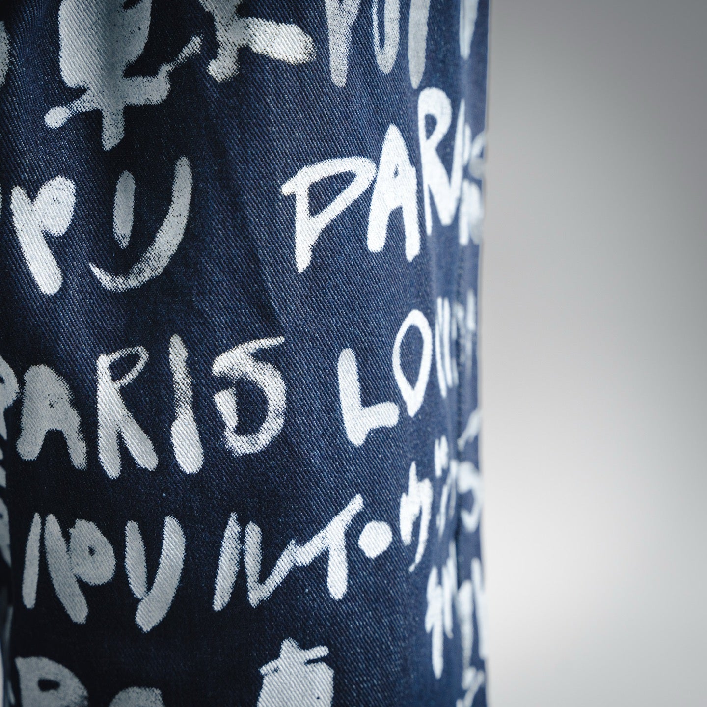 Louis 25fw grafflti jeans