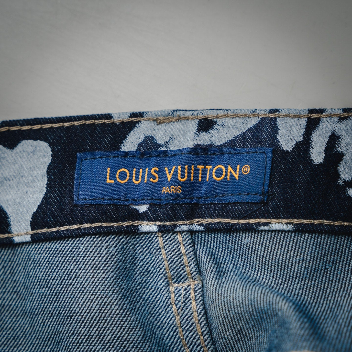 Louis 25fw grafflti jeans