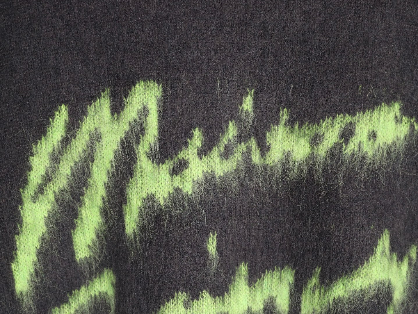 Given 25fw embroidered sweater