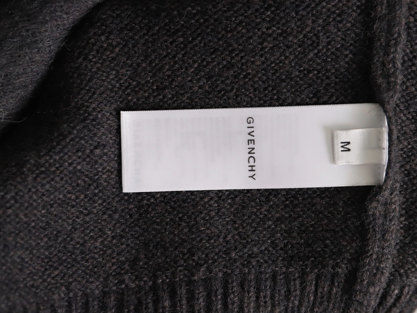 Given 25fw embroidered sweater