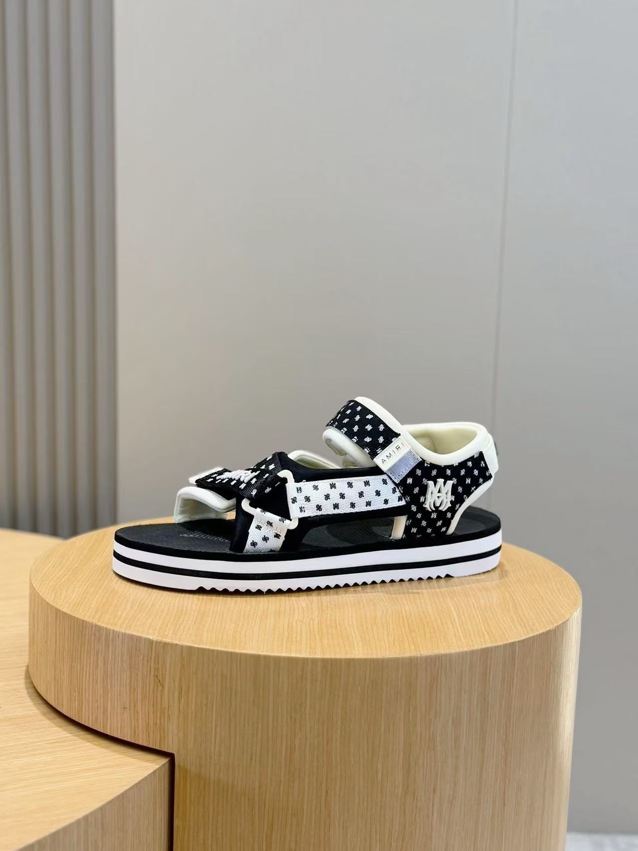 Ami slippers