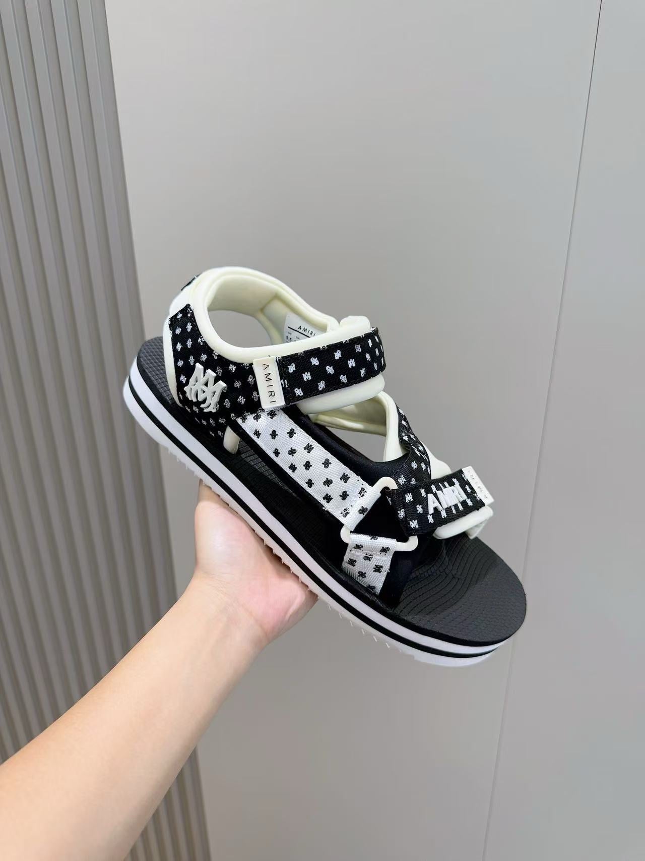 Ami slippers