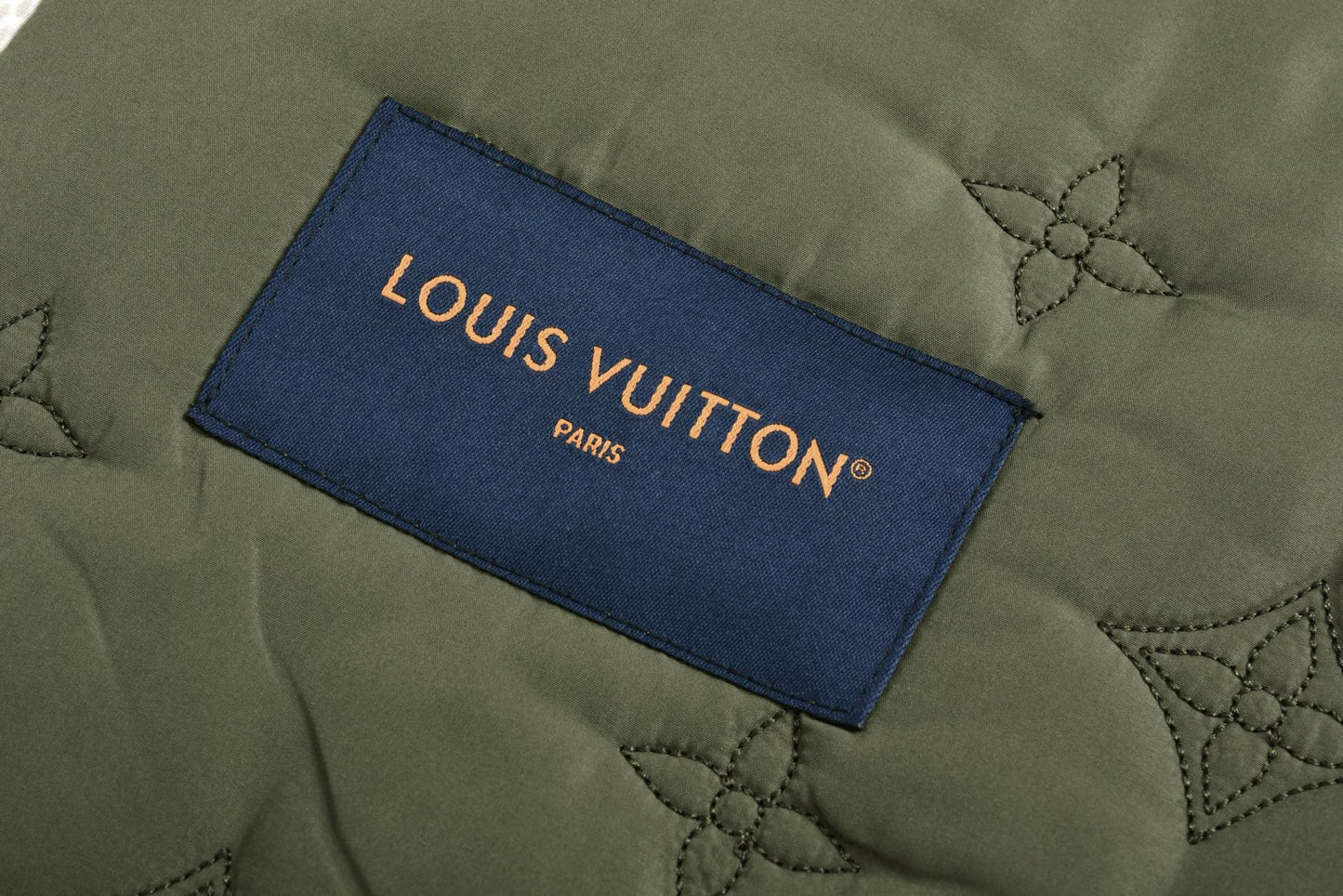1V embroidered padded jacket