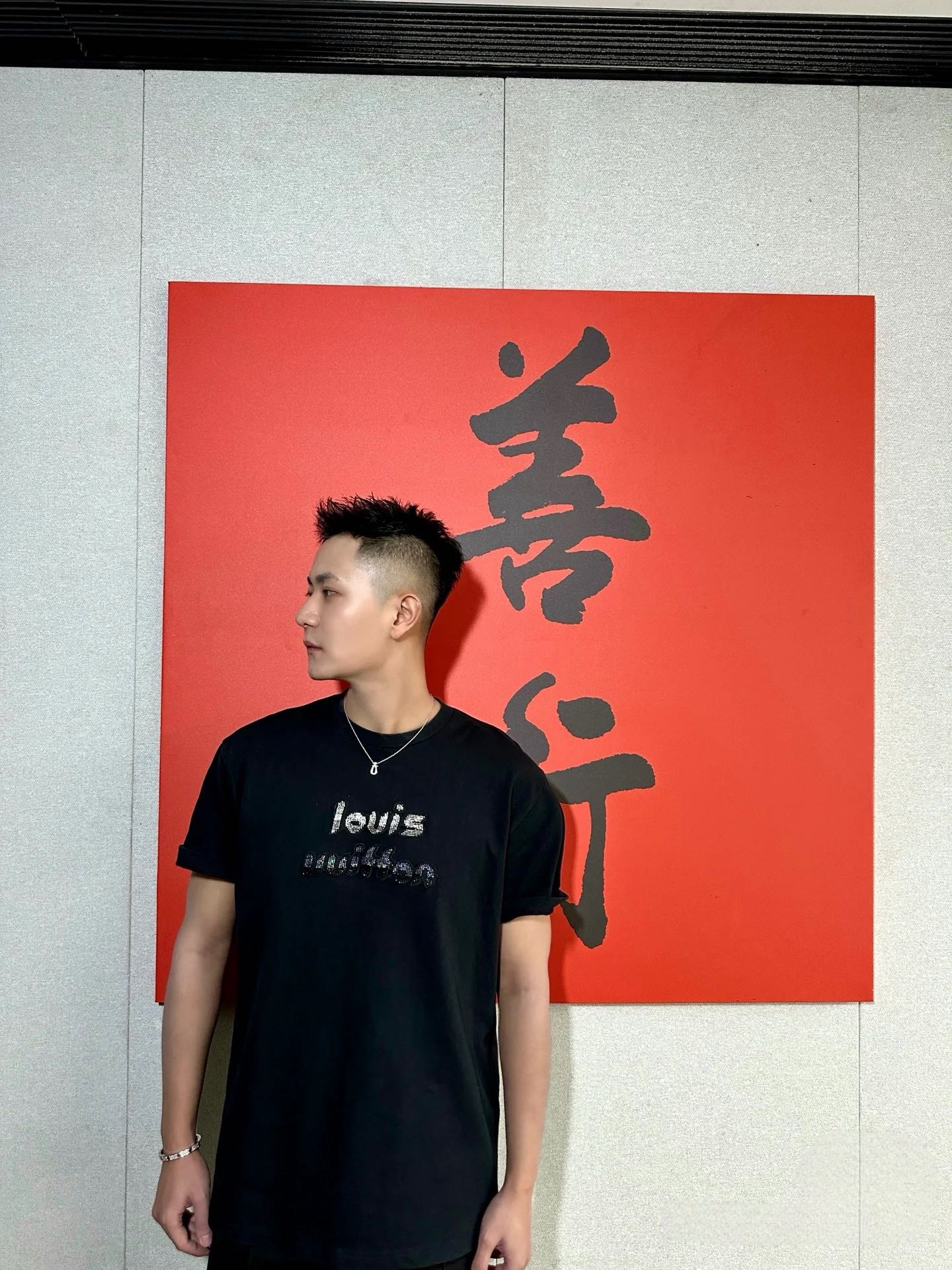 1V  beaded t-shirt