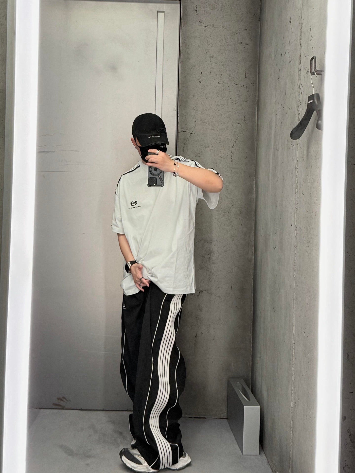 Balen 25ss embroidered pants
