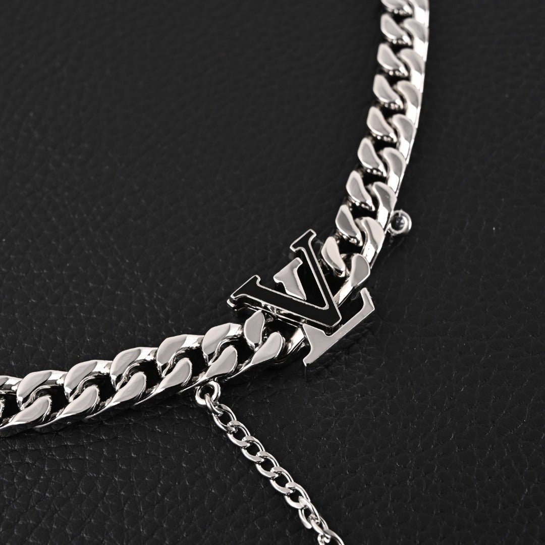 Louis necklace