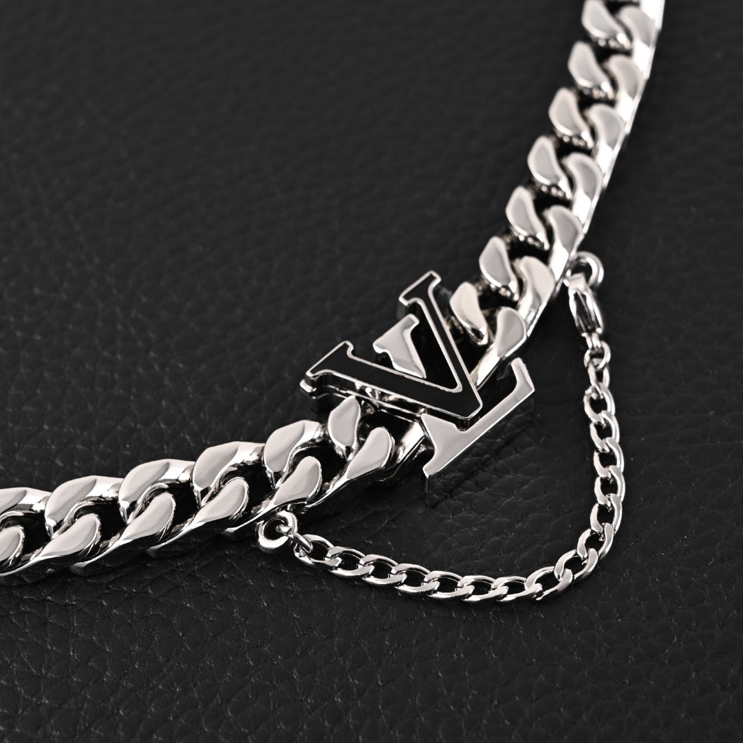 Louis necklace