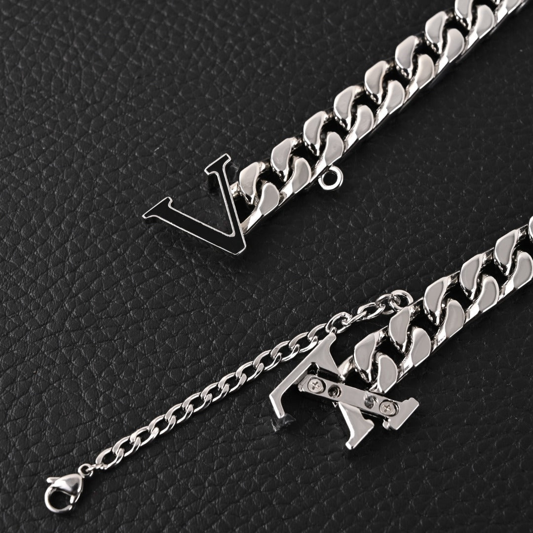 Louis necklace