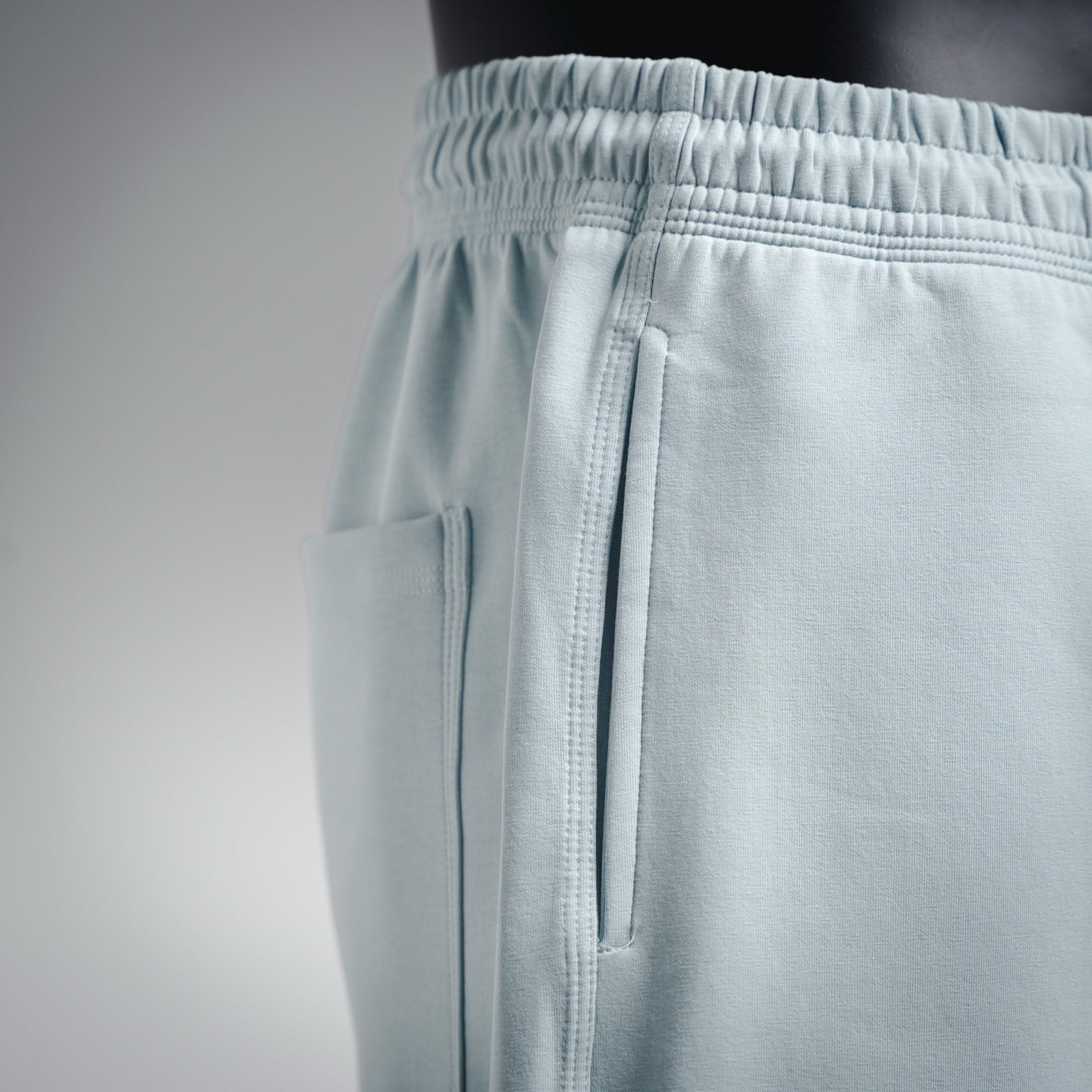 Bur embroidered short