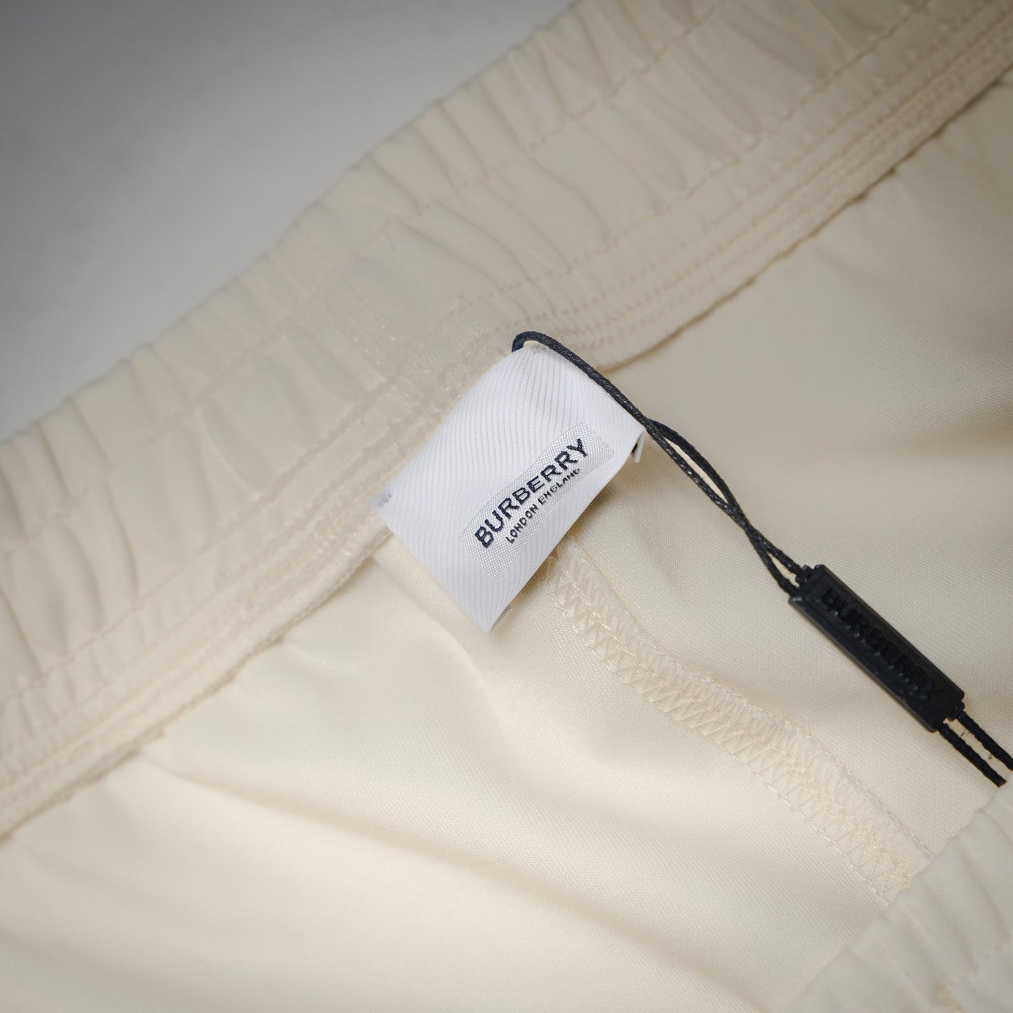 Bur embroidered short