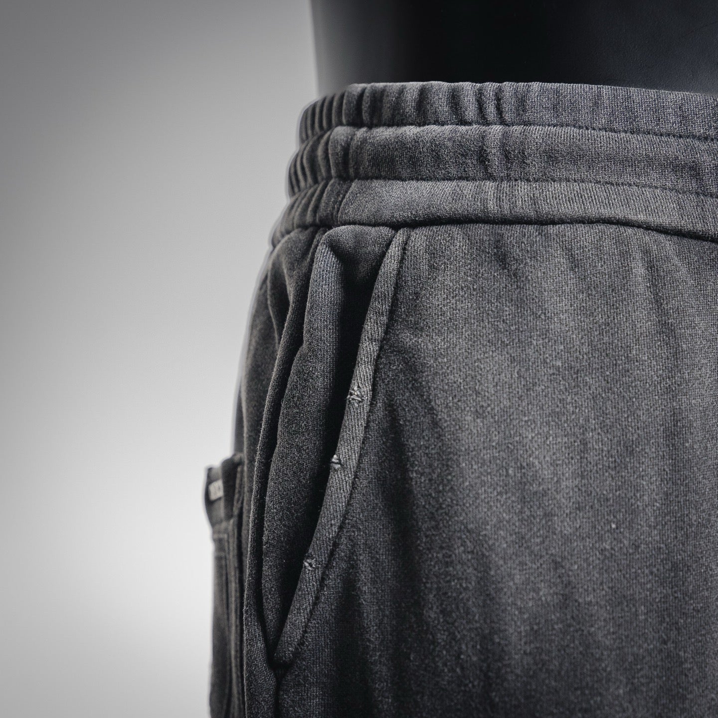 Louis 25fw sports pants