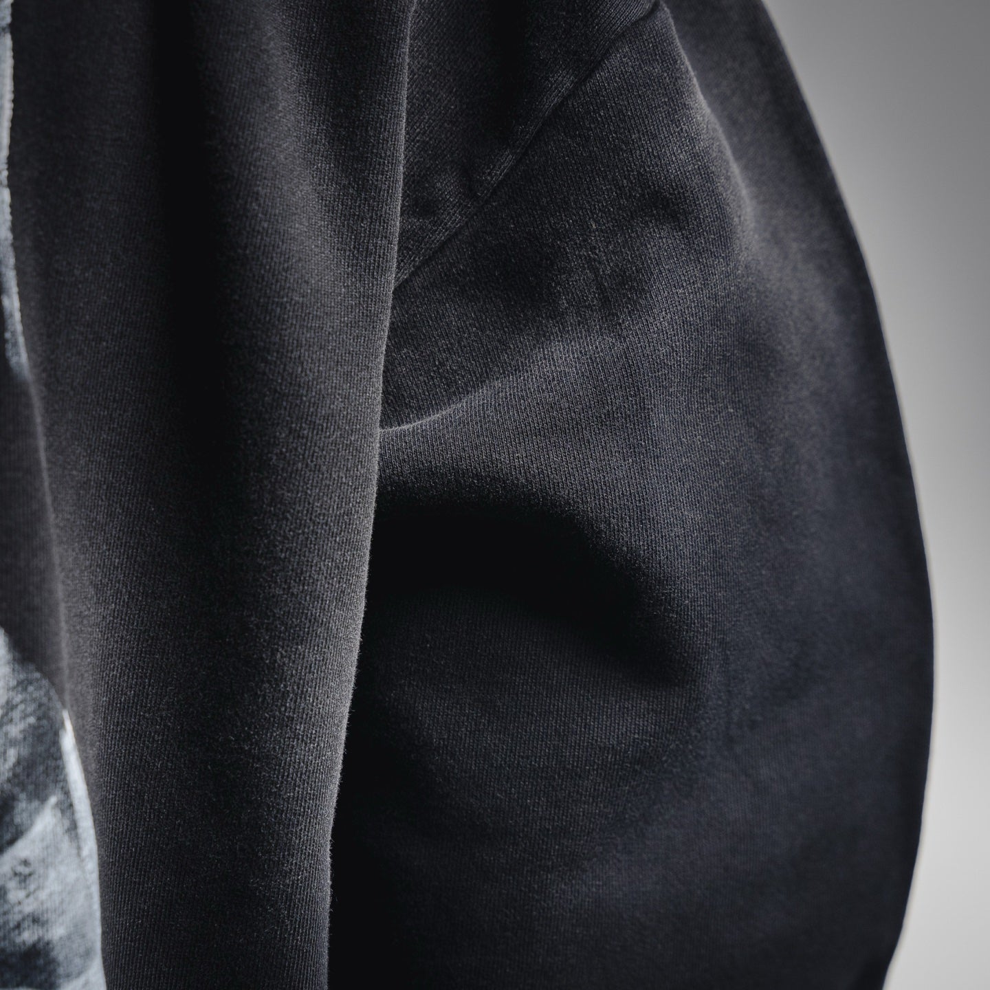 Guc  25fw loose hoodie