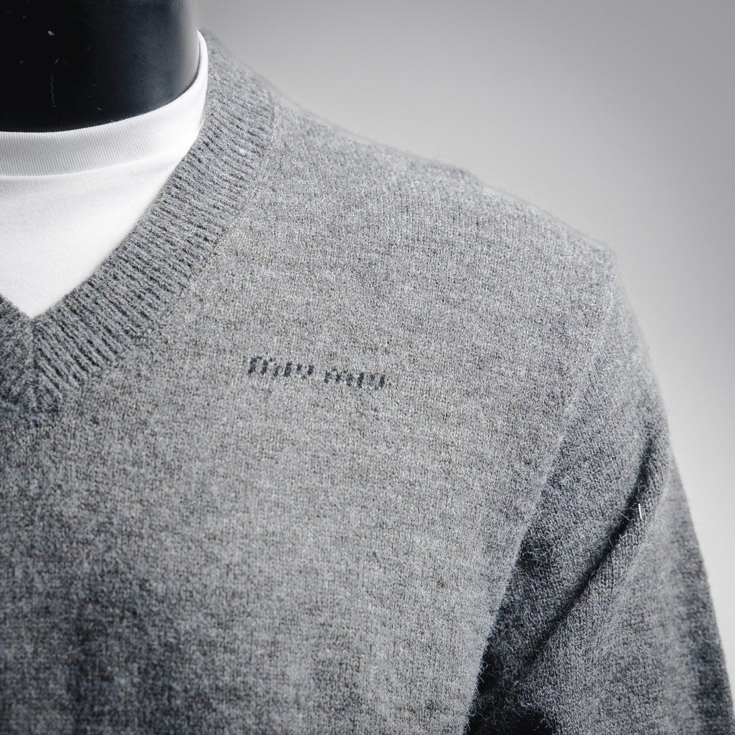 Miu 25fw all-match sweater