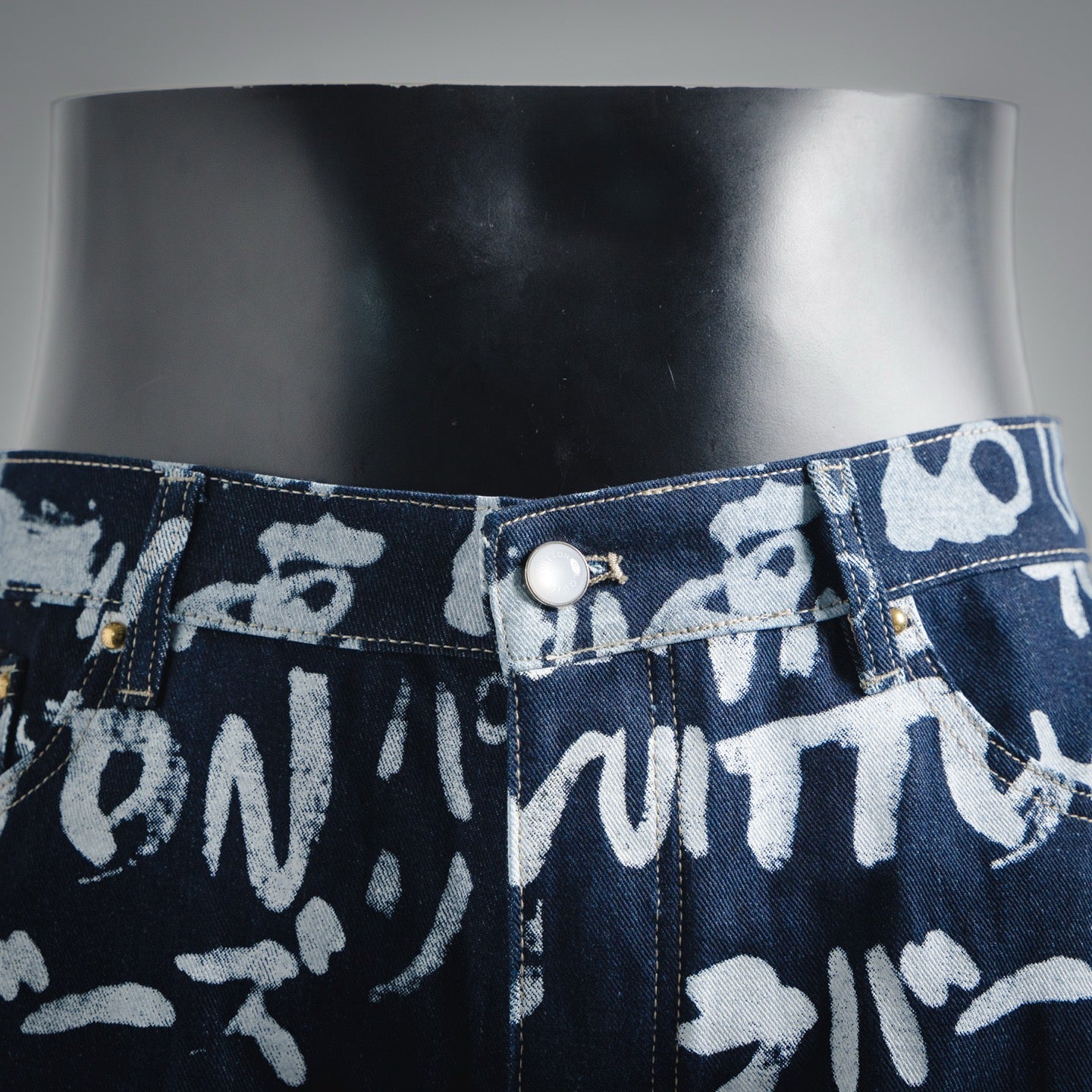 Louis 25fw grafflti jeans