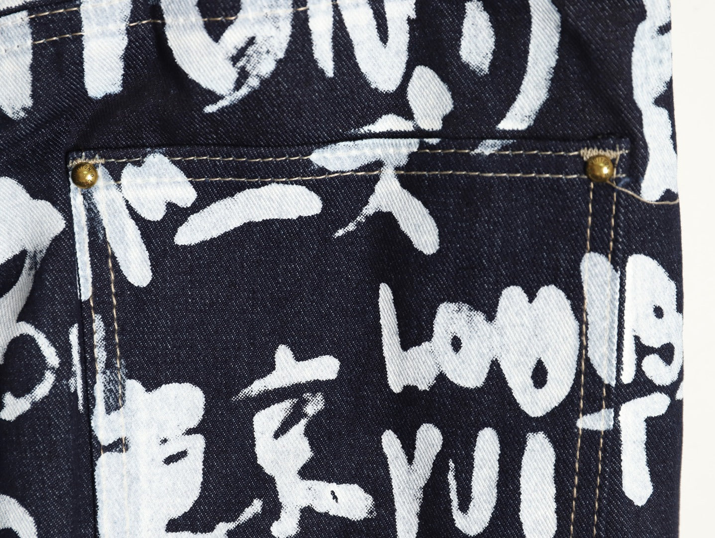 Louis 25fw grafflti jeans