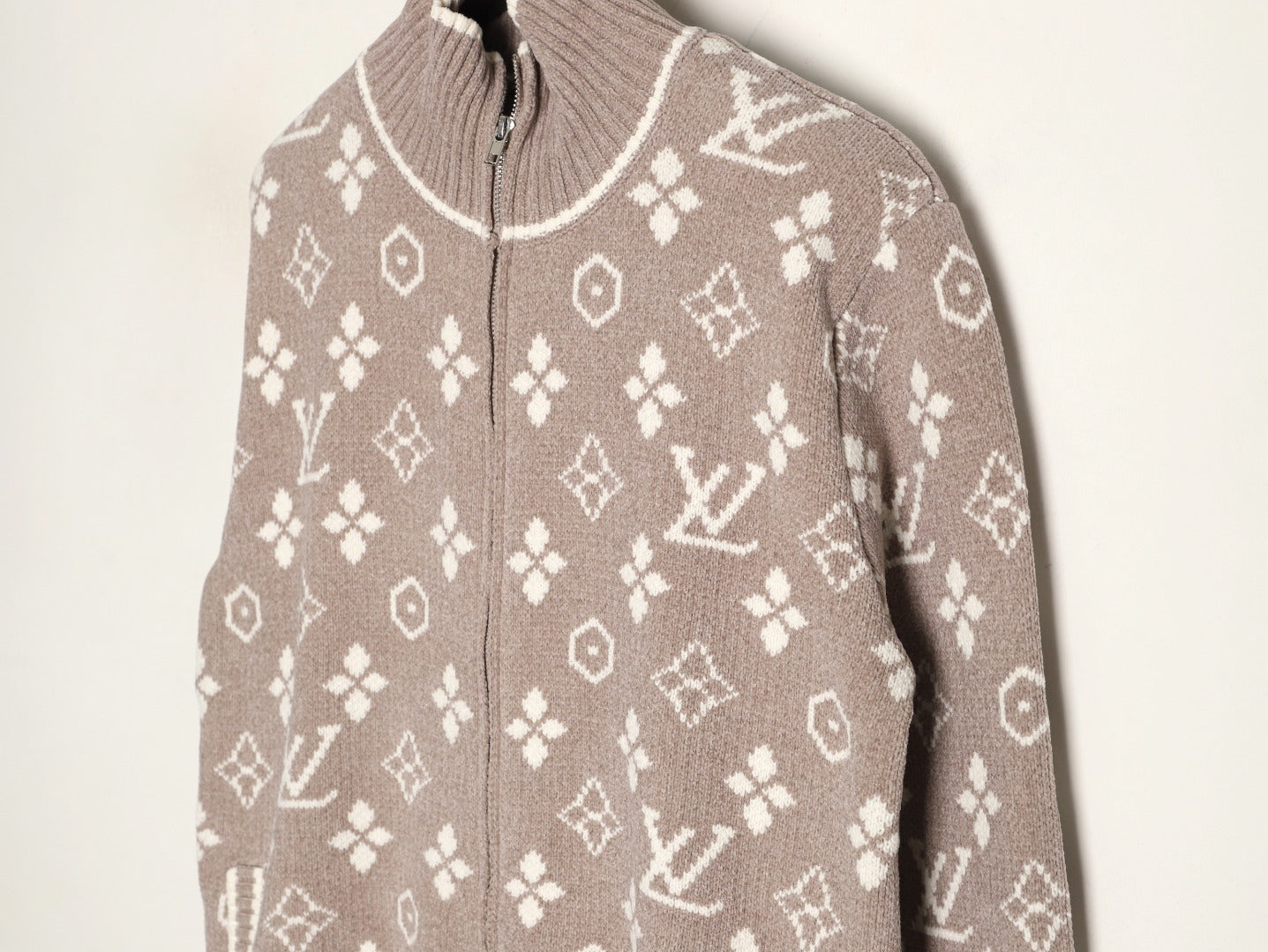 Louis 25fw cardigan sweater