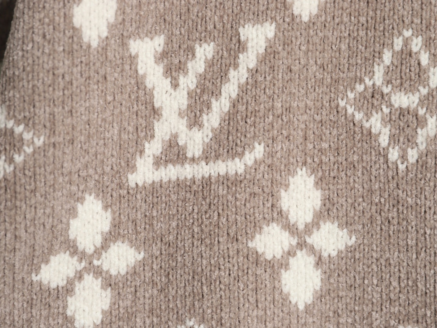 Louis 25fw cardigan sweater