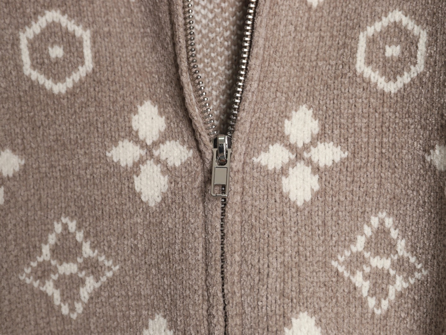Louis 25fw cardigan sweater