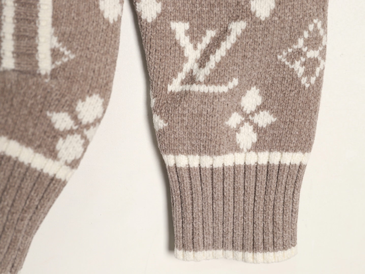Louis 25fw cardigan sweater