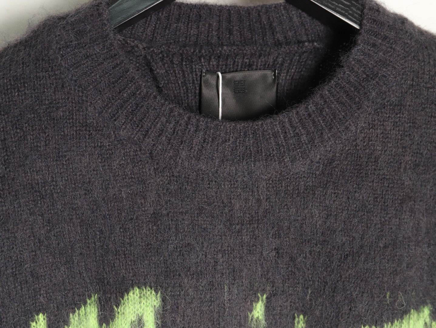 Given 25fw embroidered sweater