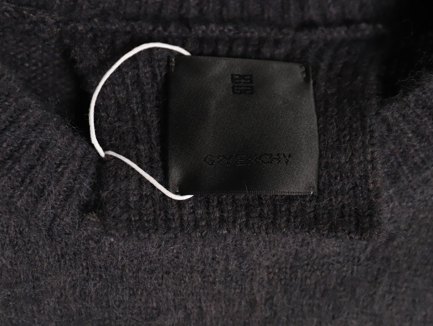 Given 25fw embroidered sweater